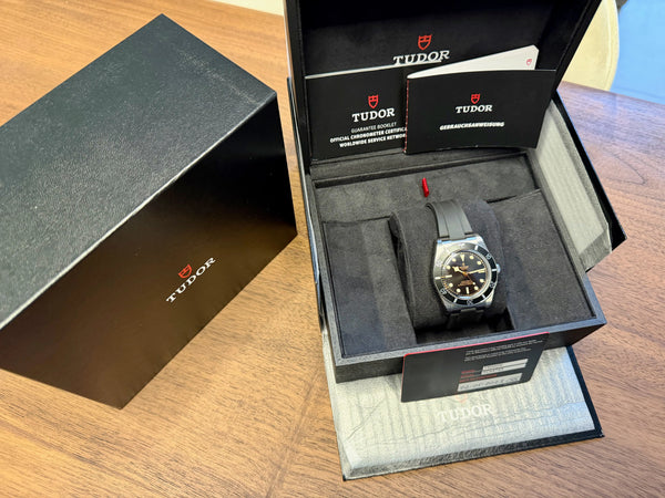 Tudor Black Bay 54 in der Box 