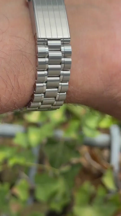 Omega Moonwatch Panda Co Axial Video
