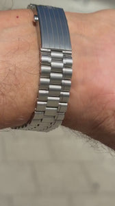 Omega Moonwatch co Axial Video