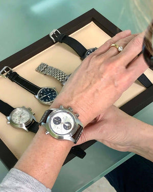 gebrauchte Luxusuhren mit einer großen Markenvielfalt bietet watches24 an