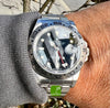 Foto Rolex Explorer II Spider am Handgelenk mit Licheinfall um die Strucktur des Zifferblattes zu zeigen